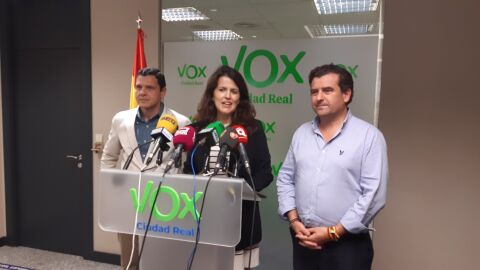 Luis Blázquez, María Jesús Pelayo y Ricardo Chamorro durante la rueda de prensa