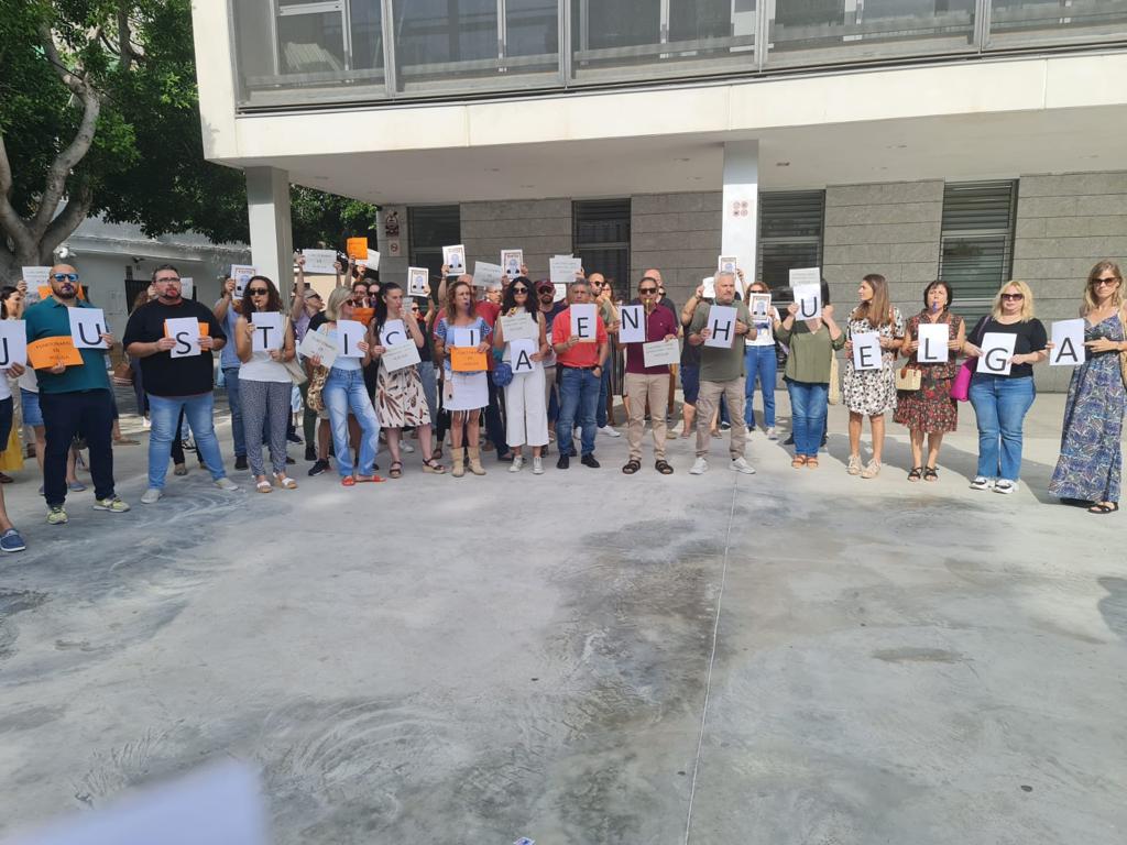 Juan Nieto: "Este Gobierno está demostrando en la huelga de funcionarios de justicia que tiene de progresista lo que yo de torero" Juan Nieto: "Este Gobierno está demostrando en la huelga de funcionarios de justicia que tiene de progresista lo que yo de torero"