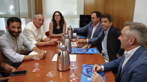 Reunión entre Compromís y el PPCV en Les Corts.