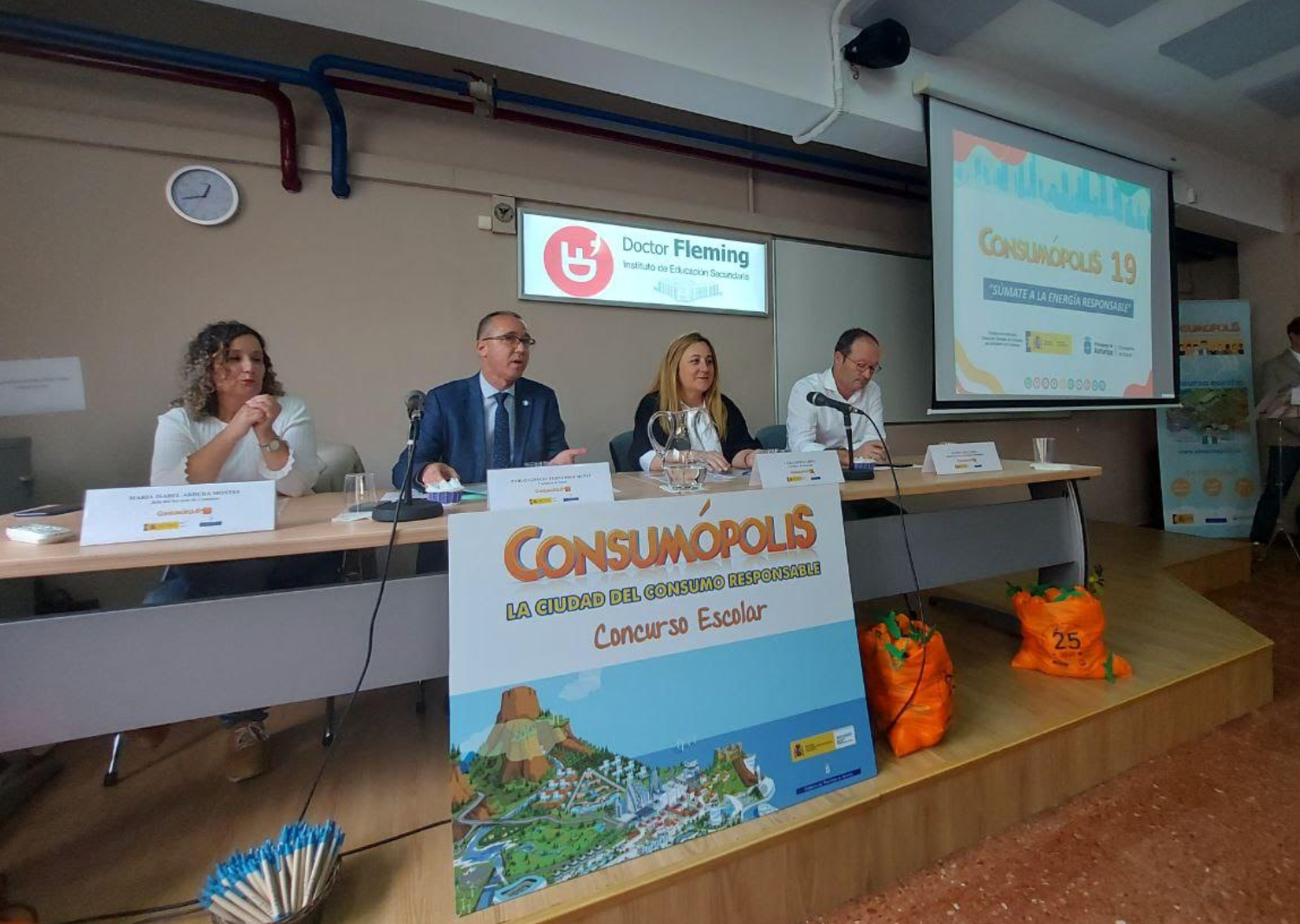 El Colegio Rural Agrupado de Llanes y el IES de Infiesto premiados en la fase autonómica de Consumópolis 18 El Colegio Rural Agrupado de Llanes y el IES de Infiesto premiados en la fase autonómica de Consumópolis 18