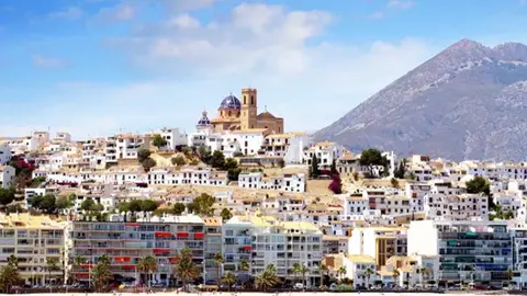 Compromís y PSOE de Altea firmarán mañana un pacto de gobierno bajo "El Abrazo" de Azorín Compromís y PSOE de Altea firmarán mañana un pacto de gobierno bajo "El Abrazo" de Azorín