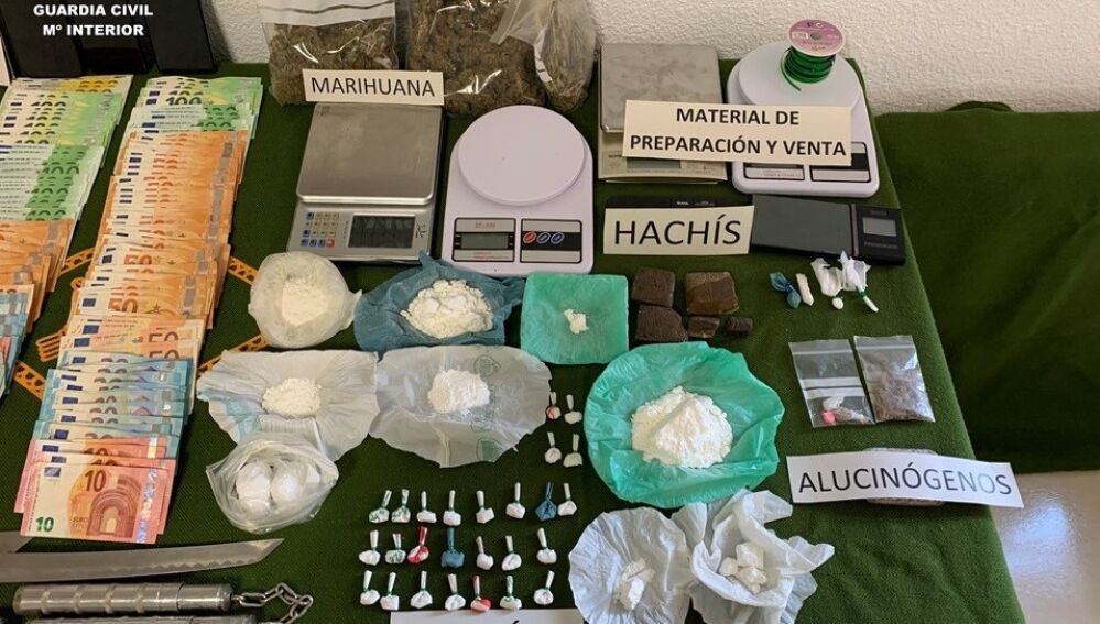 Dinero y droga aprehendidos en la operación policial