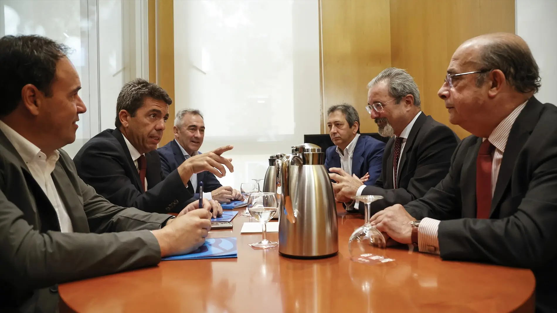 Imagen de la reunión de los miembros de PP y Vox en la Comunidad Valenciana