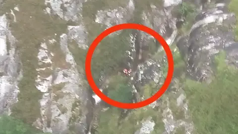 Emergencias asiste a un escalador que hacía rapel en Ponga Emergencias asiste a un escalador que hacía rapel en Ponga
