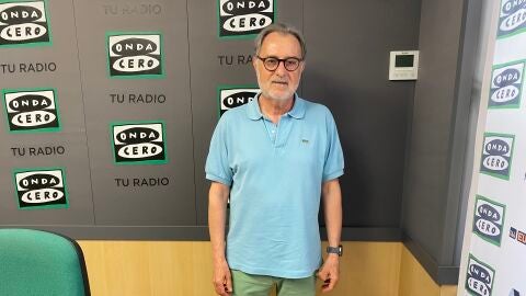 Vicent Sansano, en los estudios de Onda Cero Elche-Comarcas del Vinalop&oacute;.