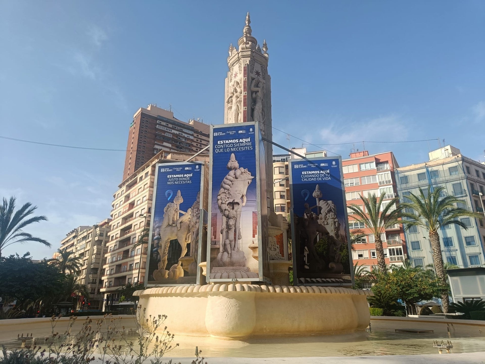 La fuente de 'Los Luceros' de Alicante ya está protegida contra los efectos de las mascletàs La fuente de 'Los Luceros' de Alicante ya está protegida contra los efectos de las mascletàs