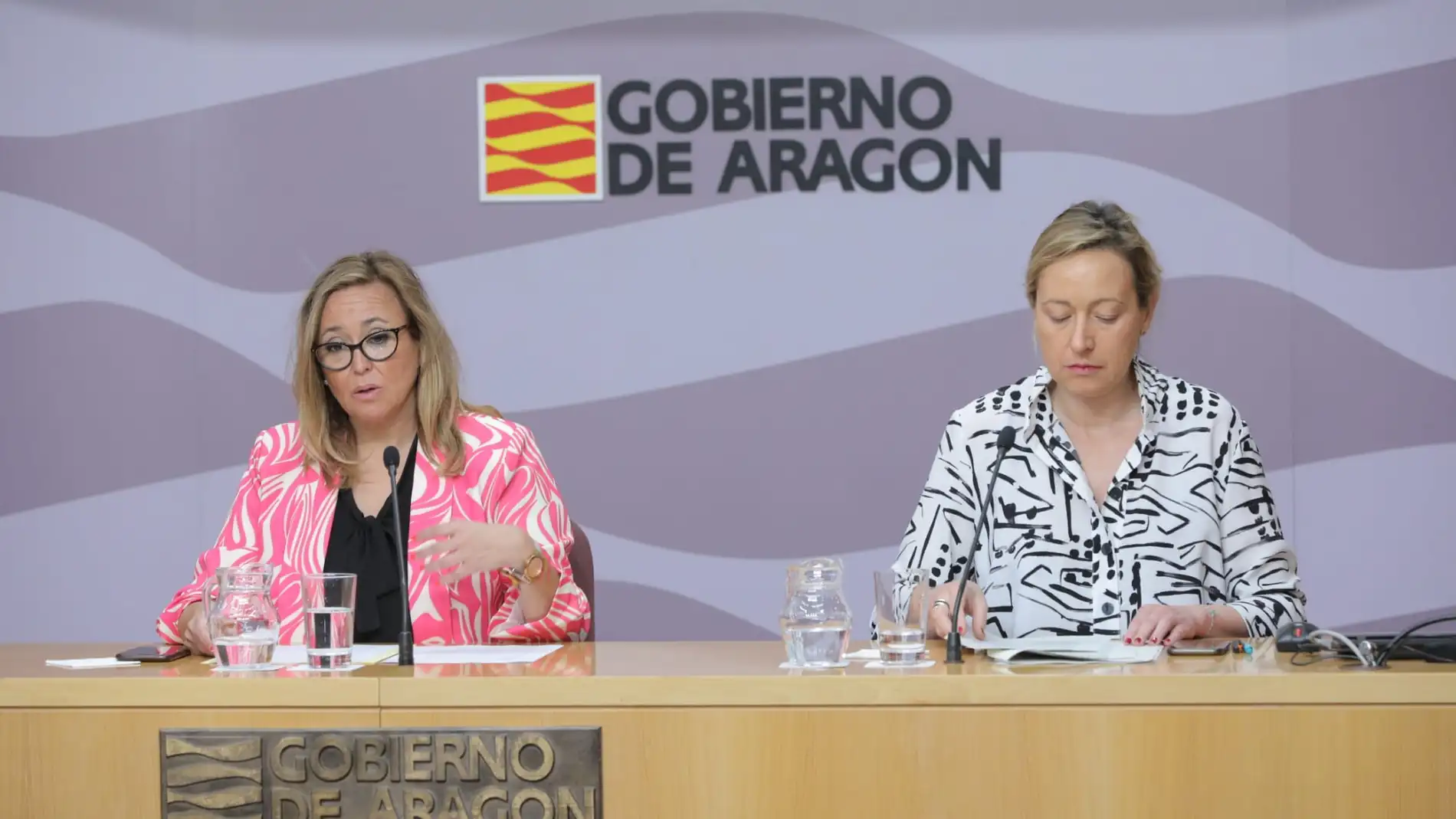 Las consejeras Mayte Pérez y Marta Gastón, tras el Consejo de Gobierno