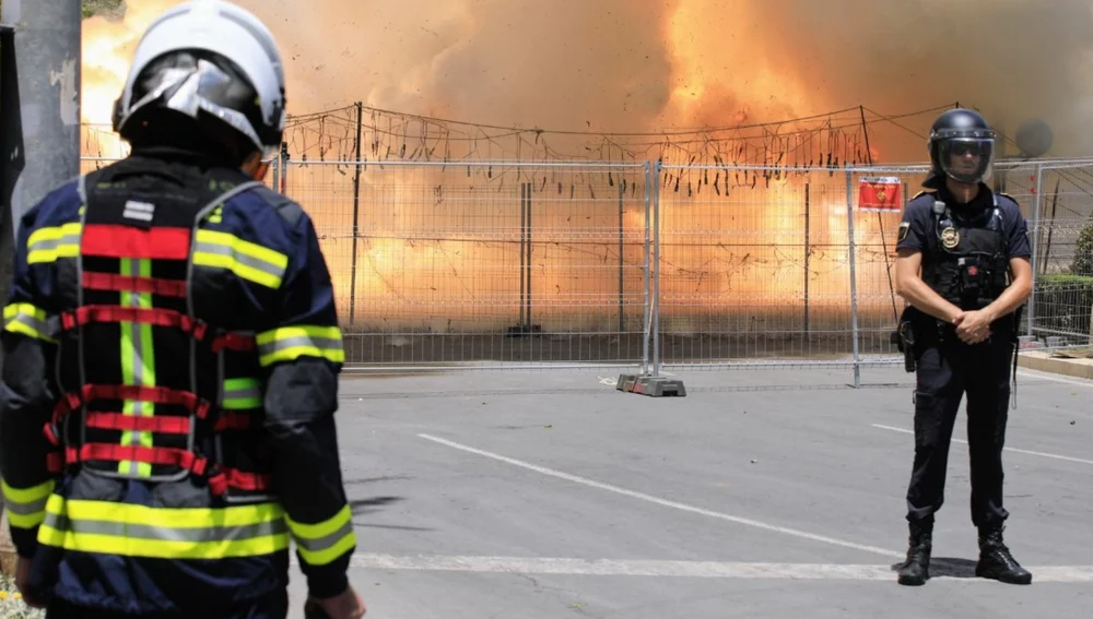 La Policía Local, los Bomberos y Protección Civil La Policía Local, los Bomberos y Protección Civil