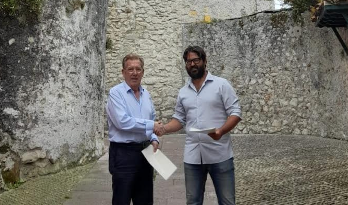 Vecinos por Llanes y Partido Popular firman un acuerdo de gobierno en el concejo Vecinos por Llanes y Partido Popular firman un acuerdo de gobierno en el concejo