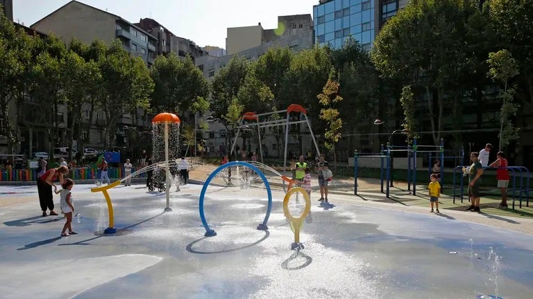O Concello pon en funcionamento os xogos de auga no parque da Alameda do Cruceiro O Concello pon en funcionamento os xogos de auga no parque da Alameda do Cruceiro