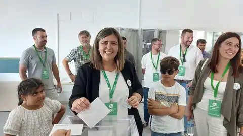 Inmaculada Sánchez, líder de AxSí en Conil Inmaculada Sánchez, líder de AxSí en Conil