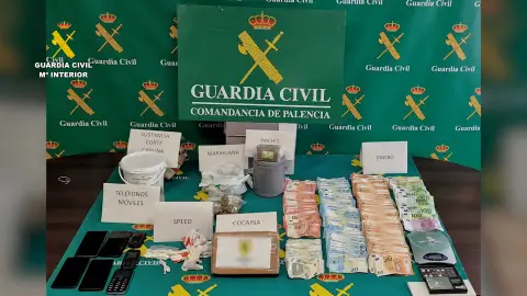 La Guardia Civil de Palencia detiene a cuatro personas por delito contra la salud pública .