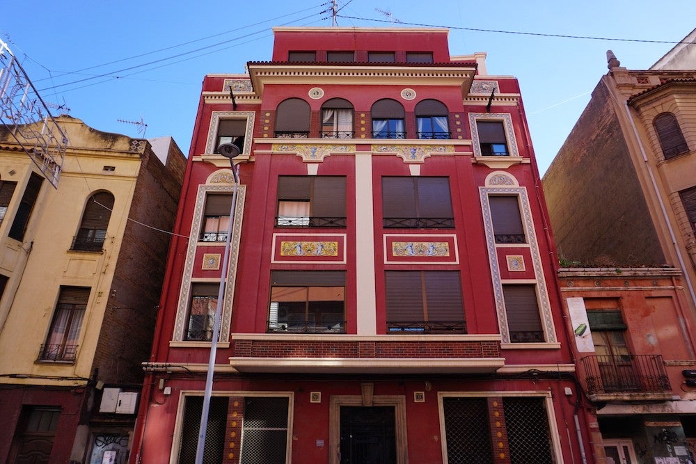 El drama de ocho familias de Castelló: su edificio en peligro de derrumbarse El drama de ocho familias de Castelló: su edificio en peligro de derrumbarse