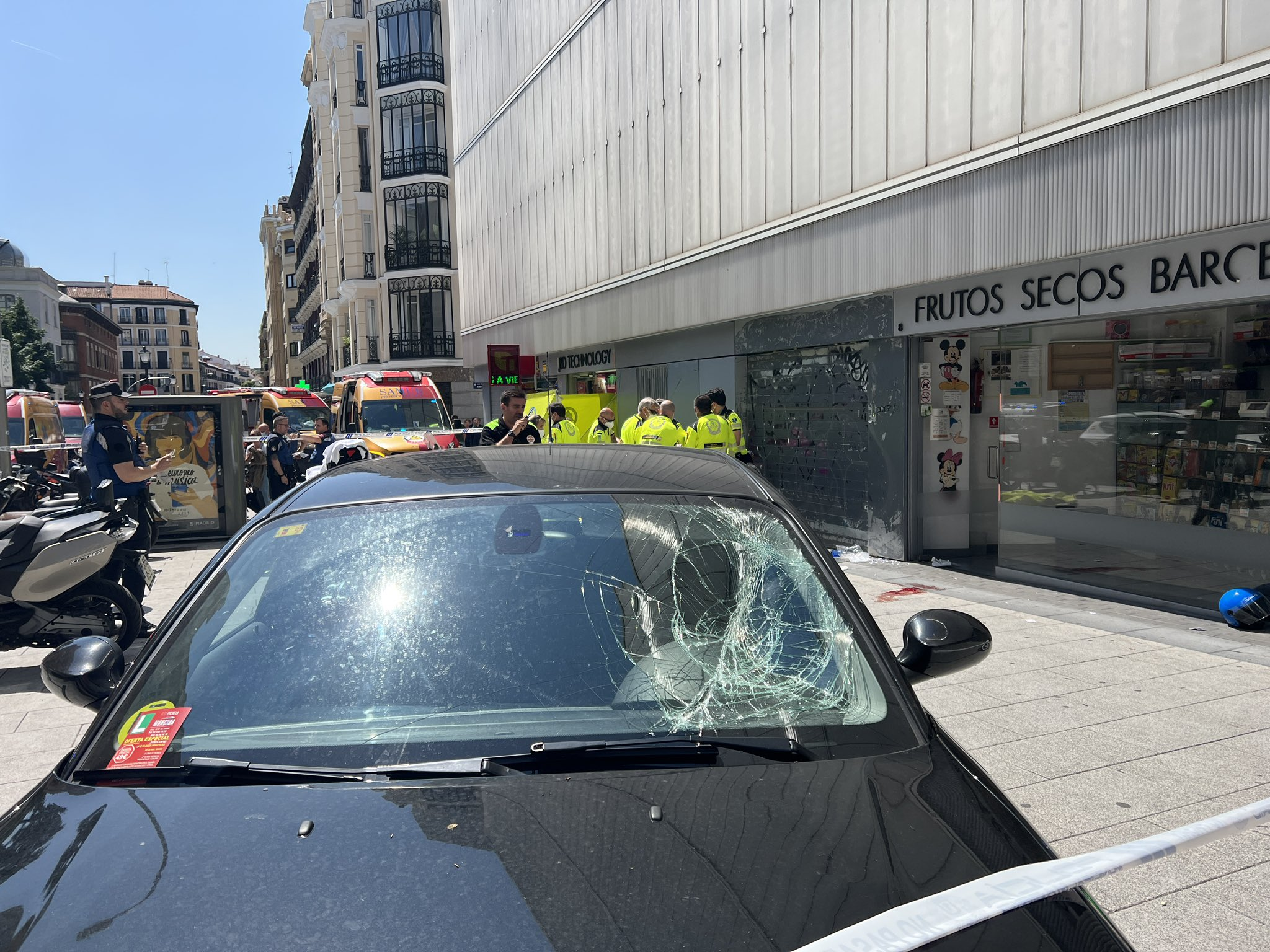 Un atropello múltiple junto al mercado de Barceló deja tres heridos en el centro de Madrid Un atropello múltiple junto al mercado de Barceló deja tres heridos en el centro de Madrid