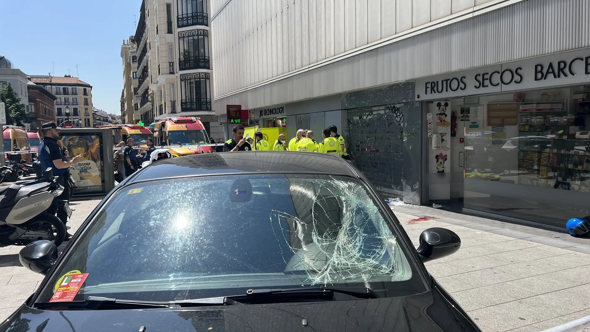 Un atropello múltiple junto al mercado de Barceló deja tres heridos en el centro de Madrid/ @EmergenciasMad