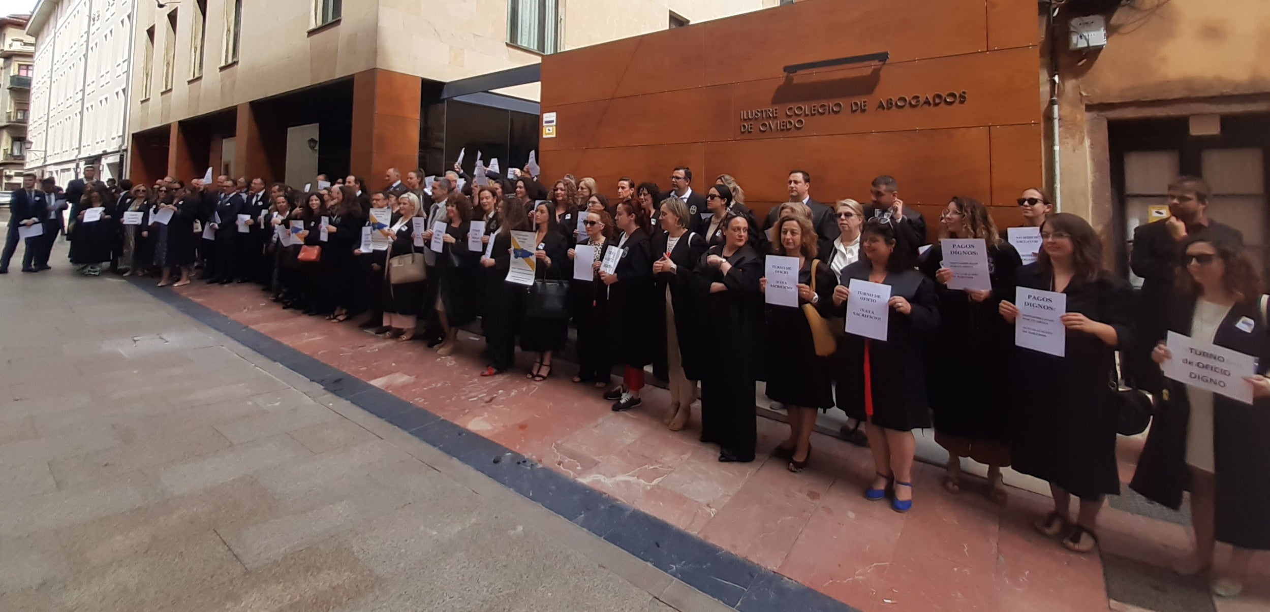 Los abogados asturianos consideran una "esclavitud" el turno de oficio en el Principado Los abogados asturianos consideran una "esclavitud" el turno de oficio en el Principado