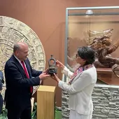 Chocolates valor recibe vasija de Ecuador Chocolates valor recibe vasija de Ecuador