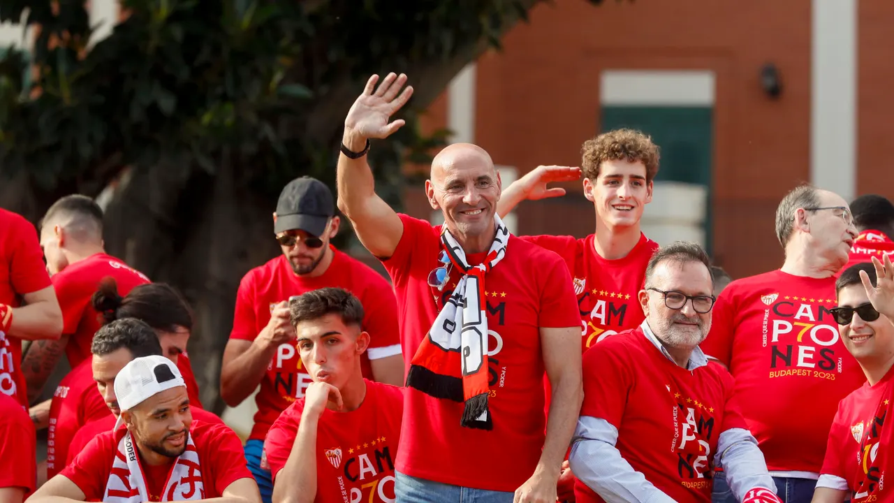 Monchi en la celebración de la Europa League 2023