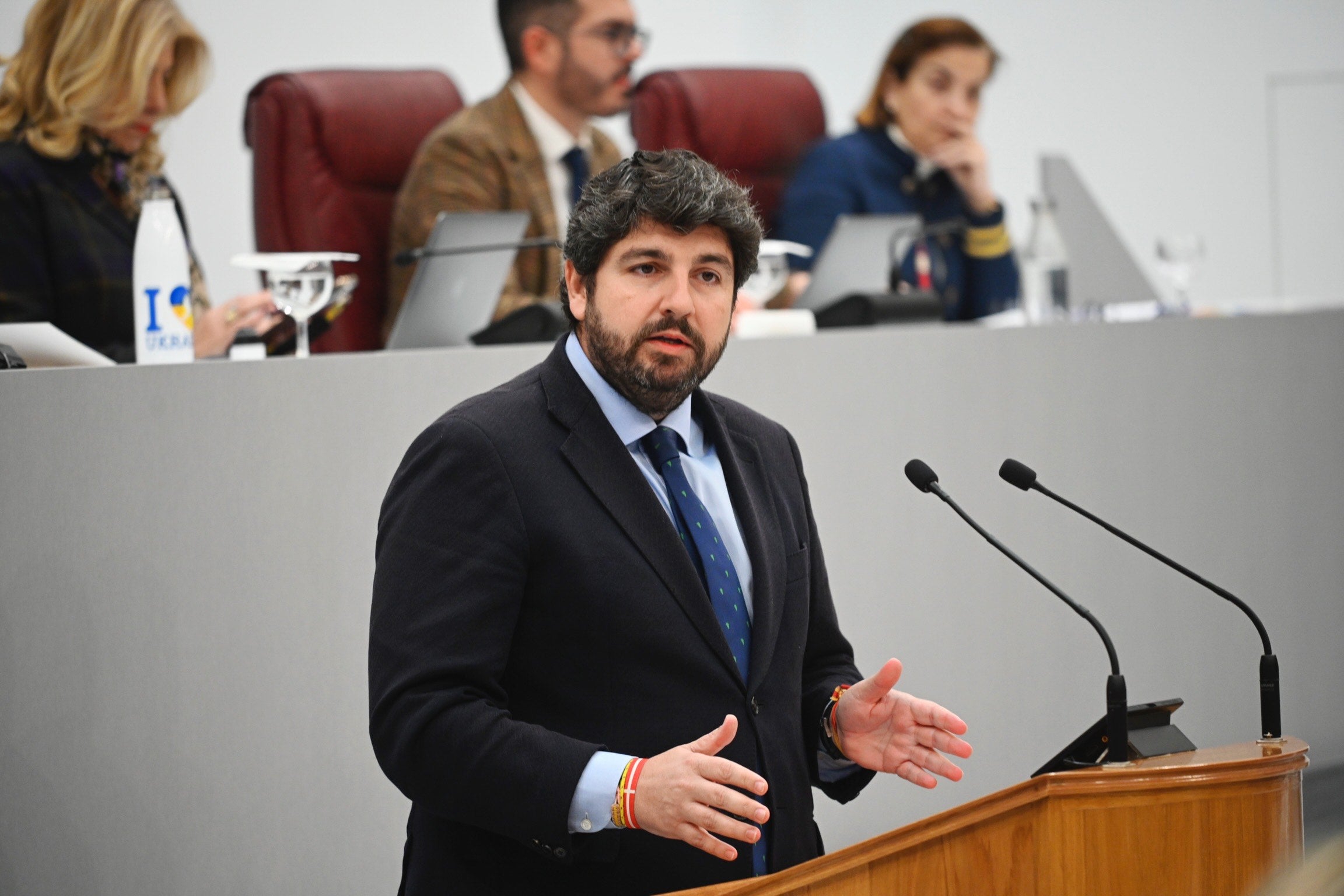 López Miras cree que hablar con Vox de medidas y no de cargos es un buen punto de partida López Miras cree que hablar con Vox de medidas y no de cargos es un buen punto de partida