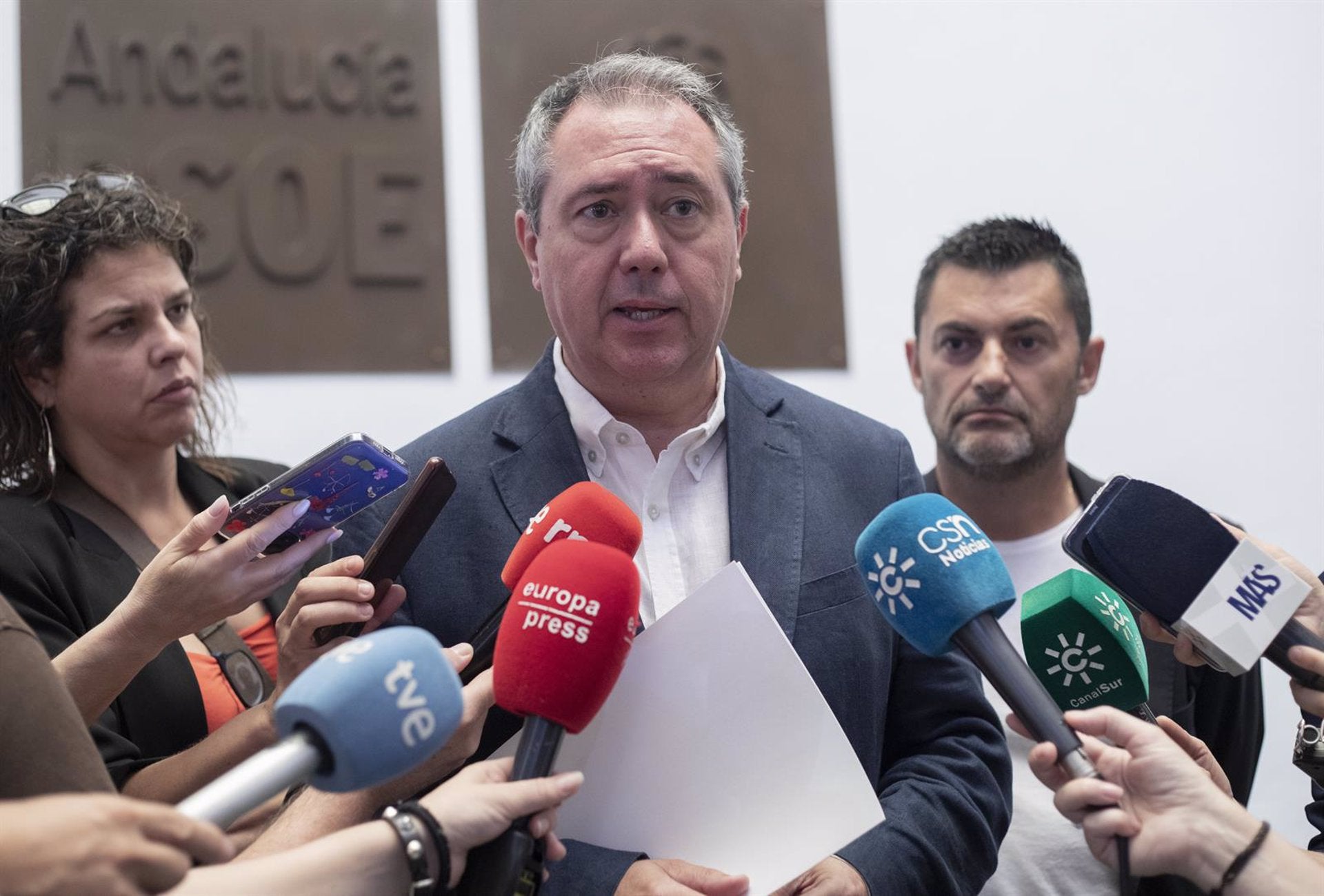 Espadas anima a Sánchez a seguir de presidente porque "no cabe afligirse ni aflojarse ante la derecha y extrema derecha" Espadas anima a Sánchez a seguir de presidente porque "no cabe afligirse ni aflojarse ante la derecha y extrema derecha"