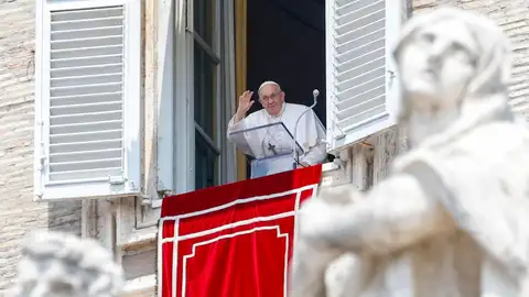El papa reaparece tras su operación y agradece todo el afecto recibido El papa reaparece tras su operación y agradece todo el afecto recibido