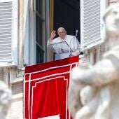 El papa reaparece tras su operación y agradece todo el afecto recibido 