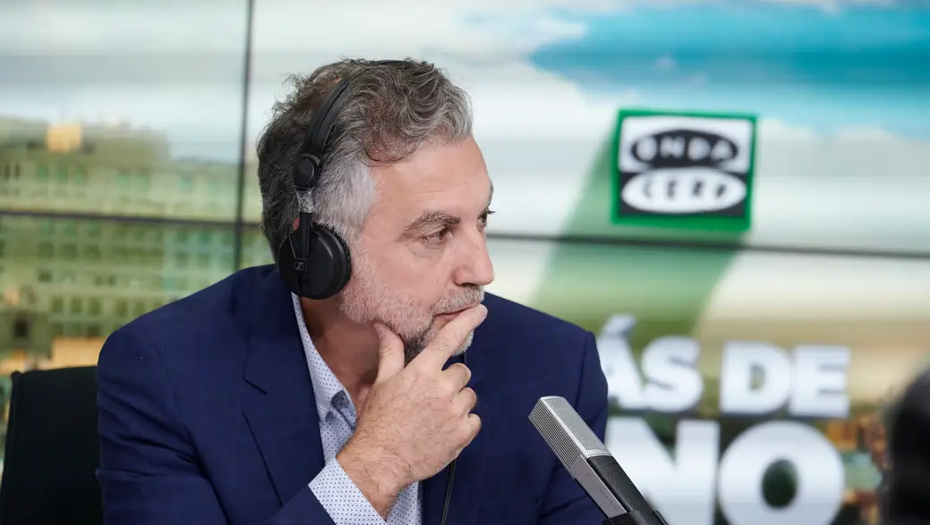 Carlos Alsina durante la entrevista a Pedro Sánchez Carlos Alsina durante la entrevista a Pedro Sánchez