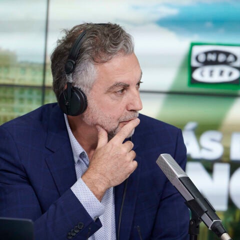 Carlos Alsina durante la entrevista a Pedro S&aacute;nchez