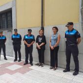 Visita de Carmen Moriyón y Nuria Bravo a la Comisaría de la Policía Local.