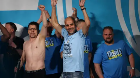 Guardiola: "El Barça tiene un entrenador cojonudo" Guardiola: "El Barça tiene un entrenador cojonudo"