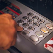 El gabinete: ¿deberían aumentar los bancos los intereses a sus clientes por mantener ahorros? El gabinete: ¿deberían aumentar los bancos los intereses a sus clientes por mantener ahorros?