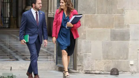 Pere Aragonès i Laura Vilagrà abans d'entrar a la reunió del Consell Executiu Pere Aragonès i Laura Vilagrà abans d'entrar a la reunió del Consell Executiu