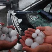 Luna rota por efecto del granizo Luna rota por efecto del granizo