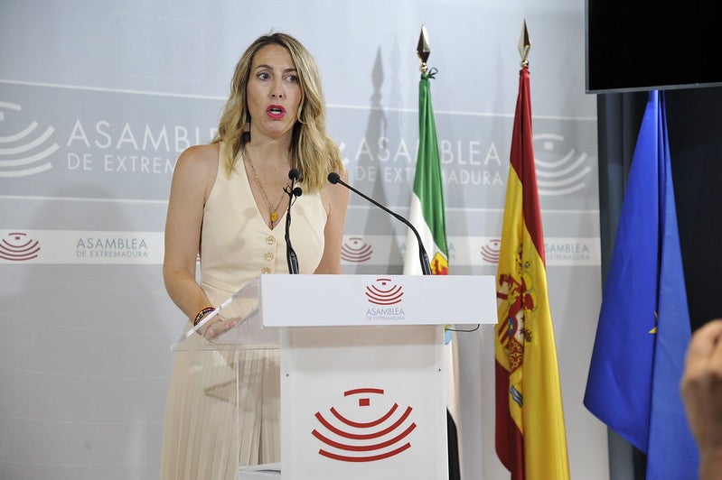 Guardiola asegura en Onda Cero que es imposible que Vox se siente en un Consejo de Gobierno presidido por ella Guardiola asegura en Onda Cero que es imposible que Vox se siente en un Consejo de Gobierno presidido por ella