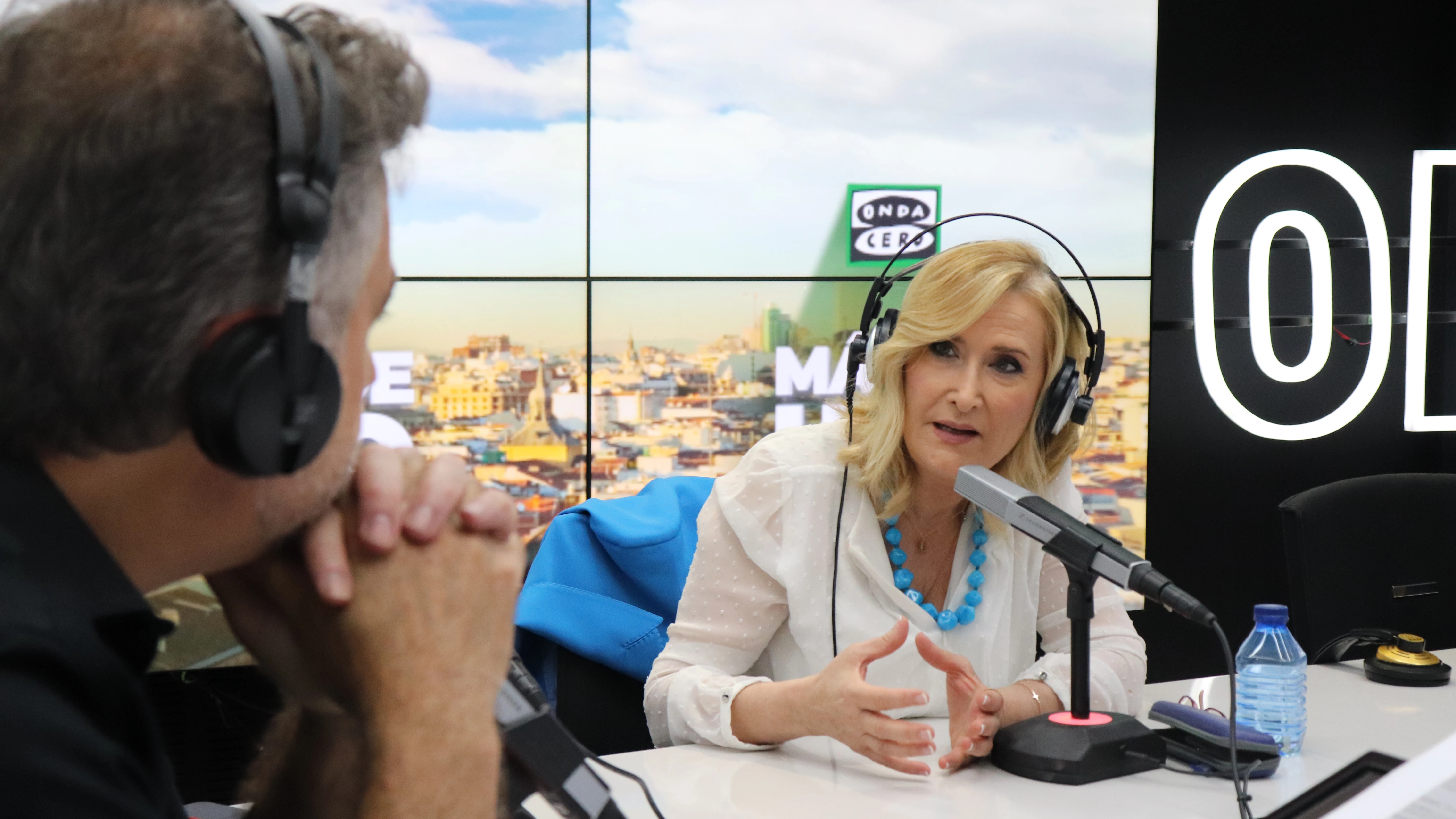 Nieves Herrero con Carlos Alsina en 'Más de uno' Nieves Herrero con Carlos Alsina en 'Más de uno'