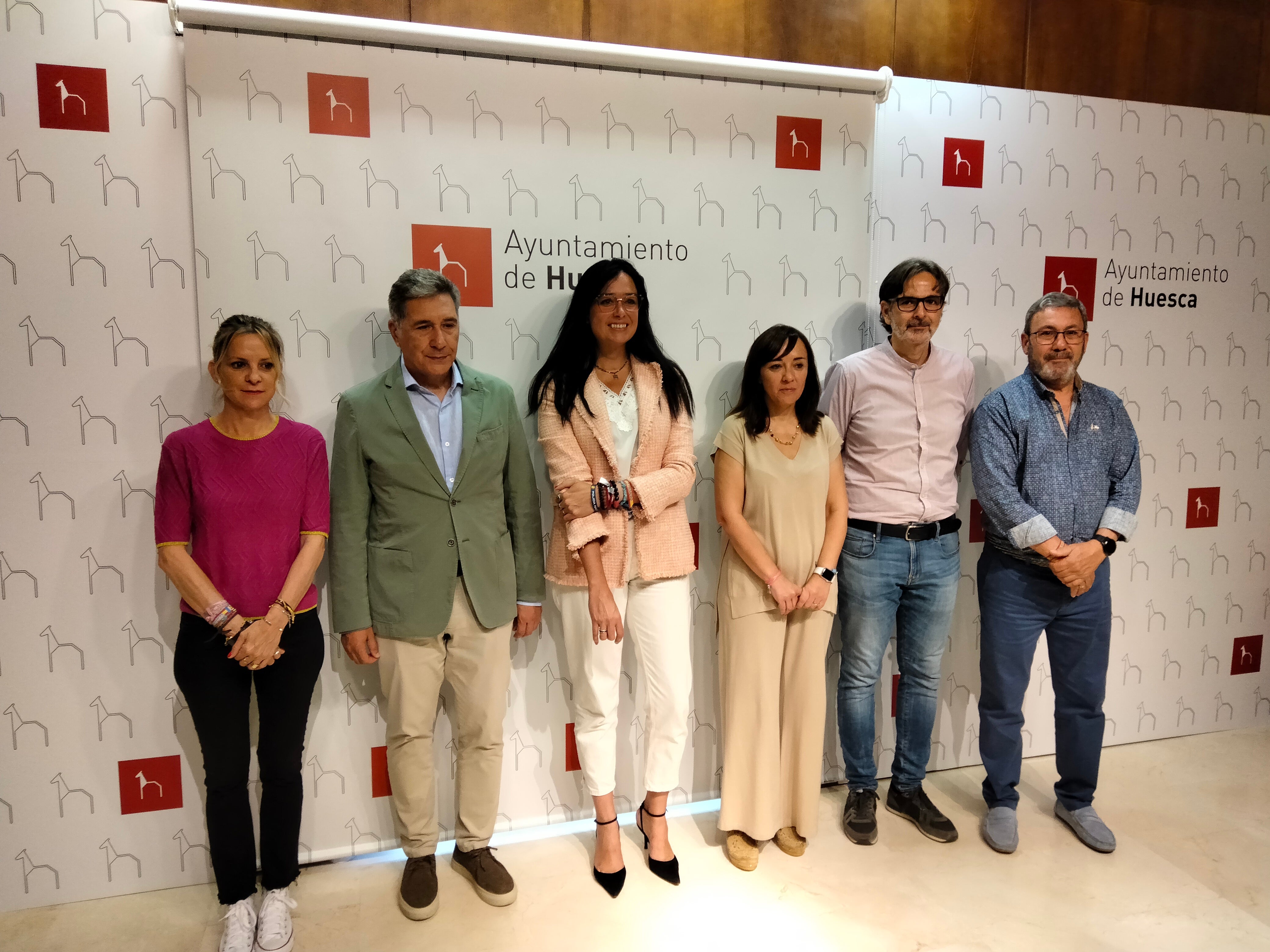 El Ayuntamiento pasa de diez a ocho áreas con un ahorro de 118.000 euros El Ayuntamiento pasa de diez a ocho áreas con un ahorro de 118.000 euros