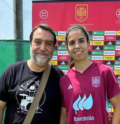 Alba Redondo: "Vamos a salir a jugar cada partido y a llevar a la selección lo más alto que podamos" Alba Redondo: "Vamos a salir a jugar cada partido y a llevar a la selección lo más alto que podamos"