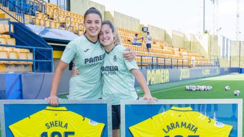 Sheila junto a Lara Mata Sheila junto a Lara Mata