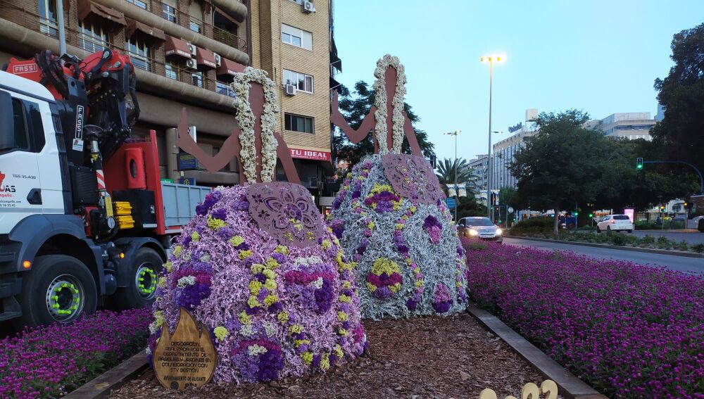 Adornos florales ornamentan las Hogueras 2023