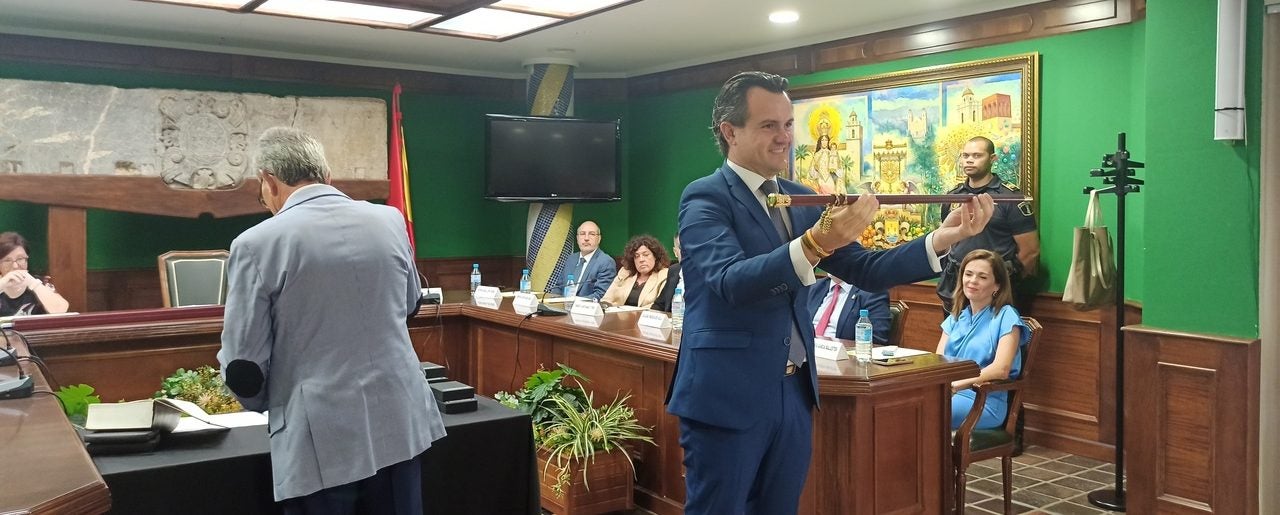 El popular Vicente Cases, alcalde de Benejúzar en minoría, apela al "diálogo y la moderación" El popular Vicente Cases, alcalde de Benejúzar en minoría, apela al "diálogo y la moderación"