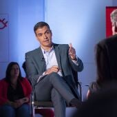 Tertulia: ¿Sacará Pedro Sánchez rédito electoral de su debut como presentador de televisión?