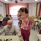 La campeona de España de ajedrez Sabrina Vega asiste como invitada de honor a un encuentro intergeneracional en Mérida