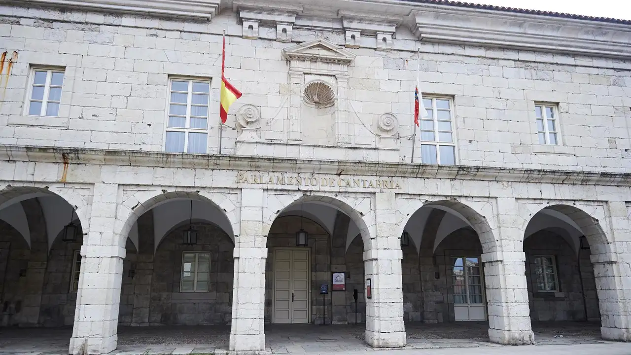 Exterior del Parlamento de Cantabria Exterior del Parlamento de Cantabria