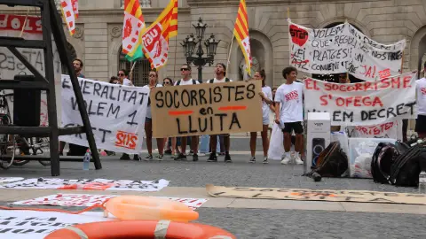 Els socorristes reclamen unificar criteris a totes les platges catalans Els socorristes reclamen unificar criteris a totes les platges catalans