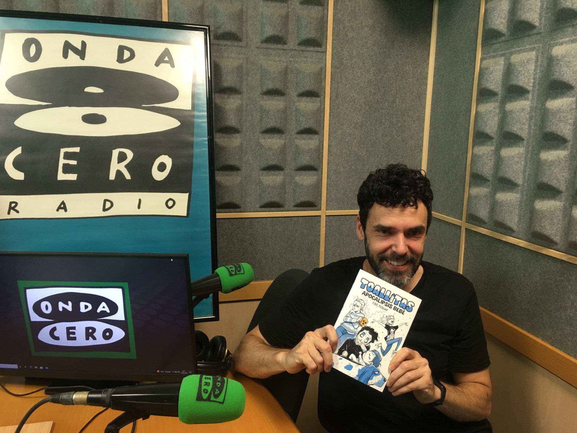 El diseñador gráfico Kike Alapont publica el cómic 'Toallitas Apocalipsis Bebé' El diseñador gráfico Kike Alapont publica el cómic 'Toallitas Apocalipsis Bebé'
