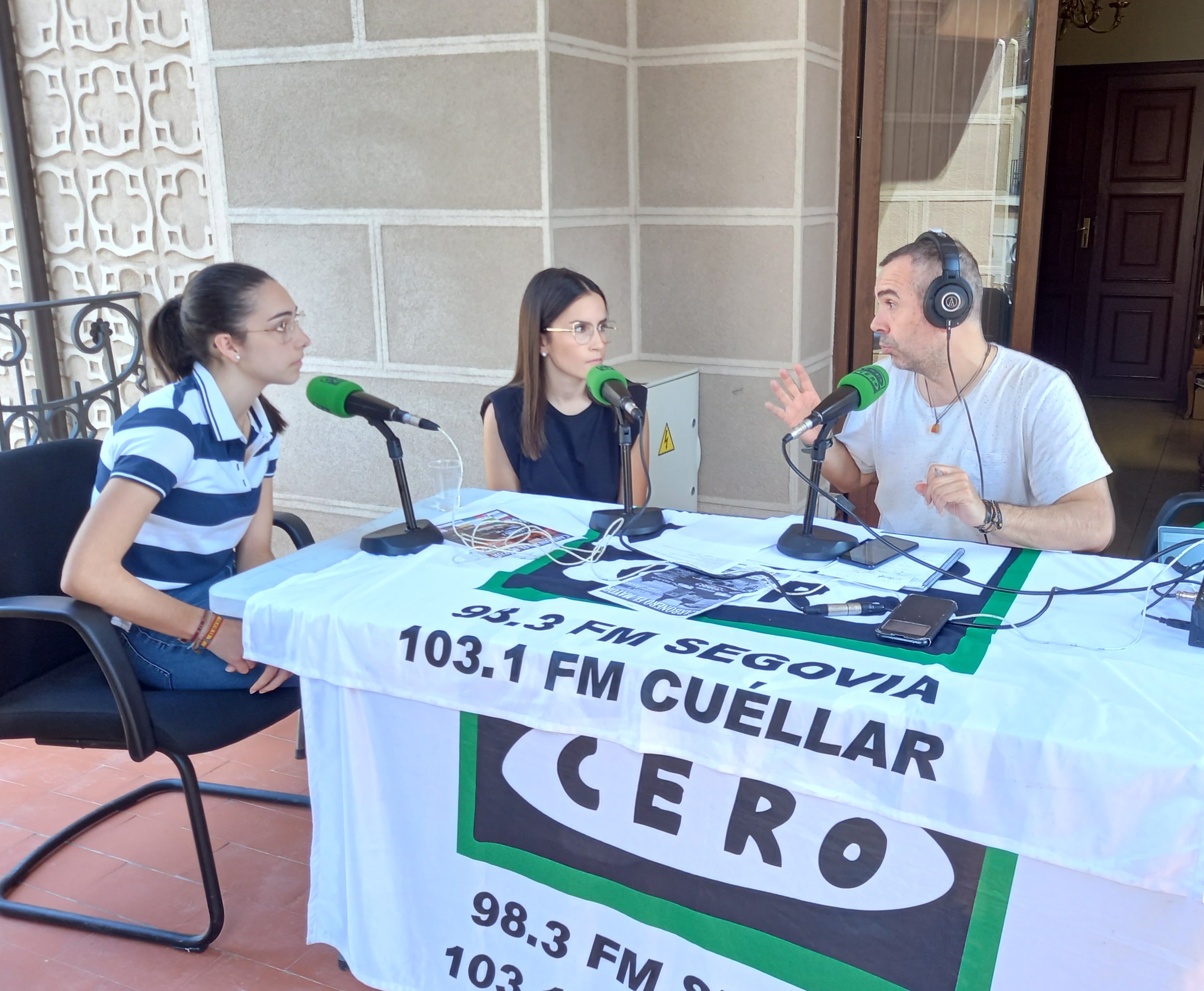 Cerca de 1.200 camisetas-tiket para el sábado y como novedad actuación del grupo de danzas el domingo por la tarde Cerca de 1.200 camisetas-tiket para el sábado y como novedad actuación del grupo de danzas el domingo por la tarde