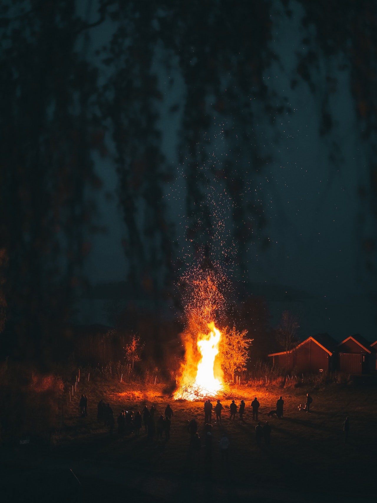Por qué se hacen hogueras la noche de San Juan y qué rituales se celebran Por qué se hacen hogueras la noche de San Juan y qué rituales se celebran