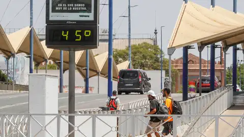 La Aemet decreta este lunes la alerta roja por altas temperaturas en varias provincias españolas La Aemet decreta este lunes la alerta roja por altas temperaturas en varias provincias españolas