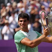 Carlos Alcaraz reina en Queen's y recupera el número uno Carlos Alcaraz reina en Queen's y recupera el número uno