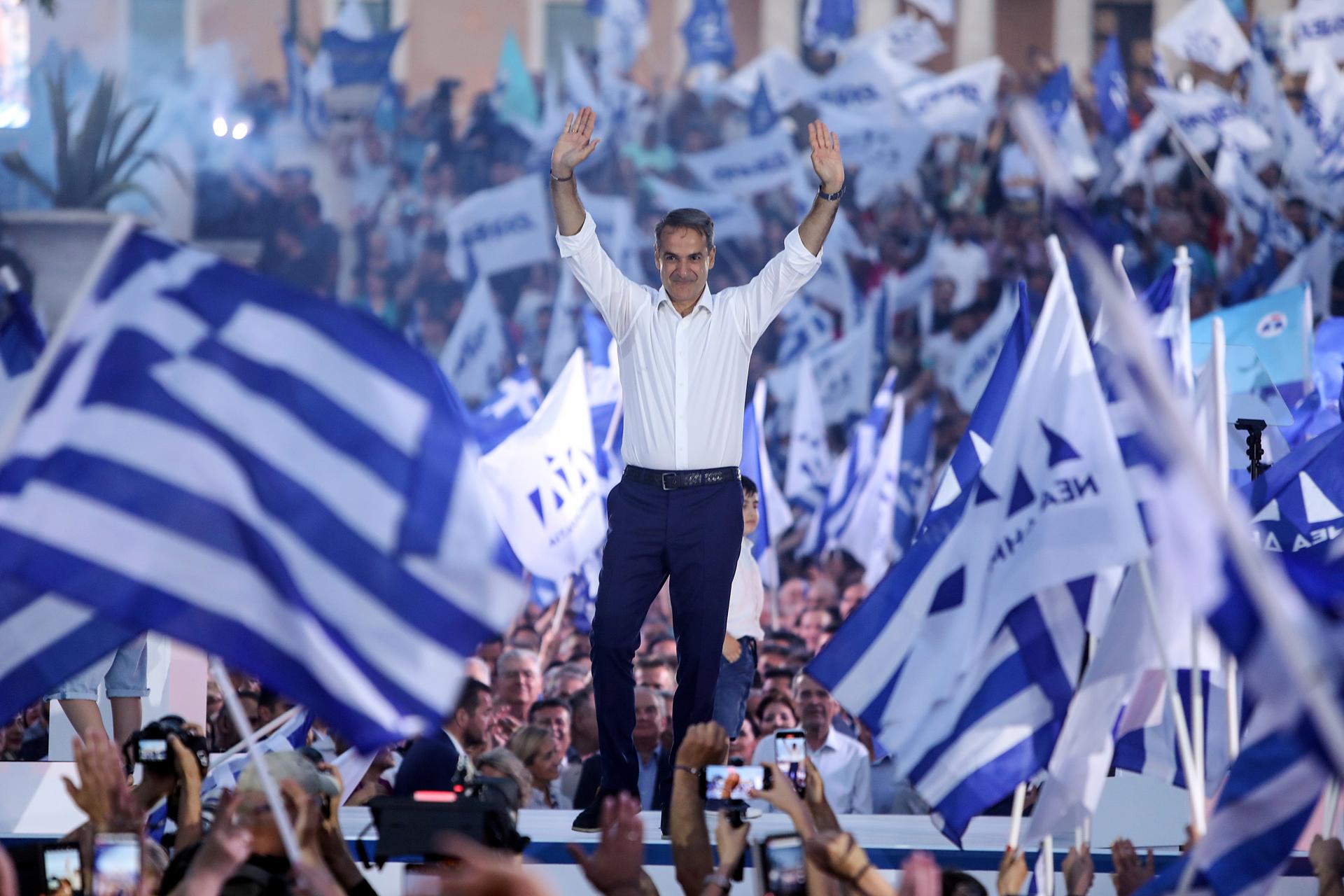 El conservador Mitsotakis logra la mayoría absoluta en Grecia El conservador Mitsotakis logra la mayoría absoluta en Grecia